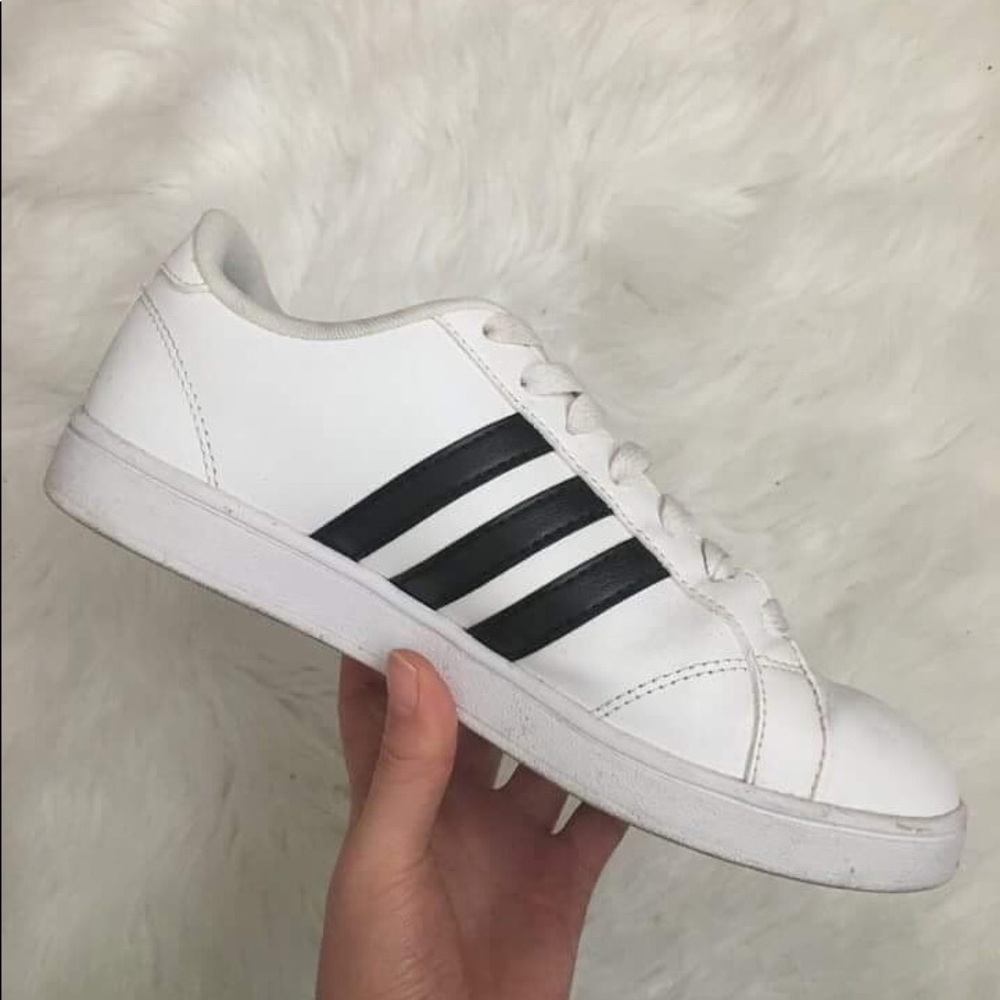 Adidas advantage sneaker